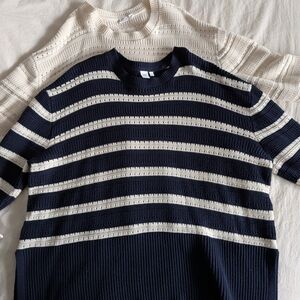 2 Gap knit sweaters